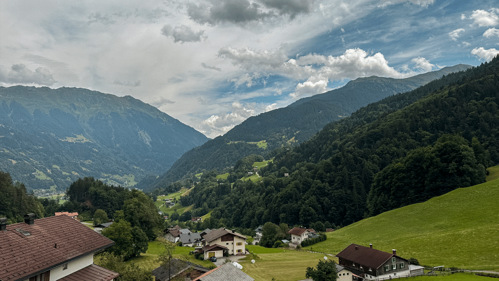 Aussicht von Latschau ins Montafon
